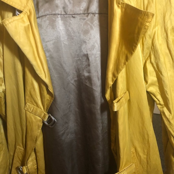 Mycra PAC swing coat. - Picture 2 of 8